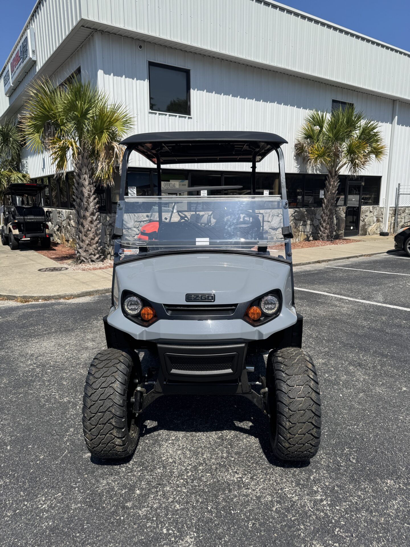 
								2026 E-Z-GO Express 4 Gas (lifted) full									