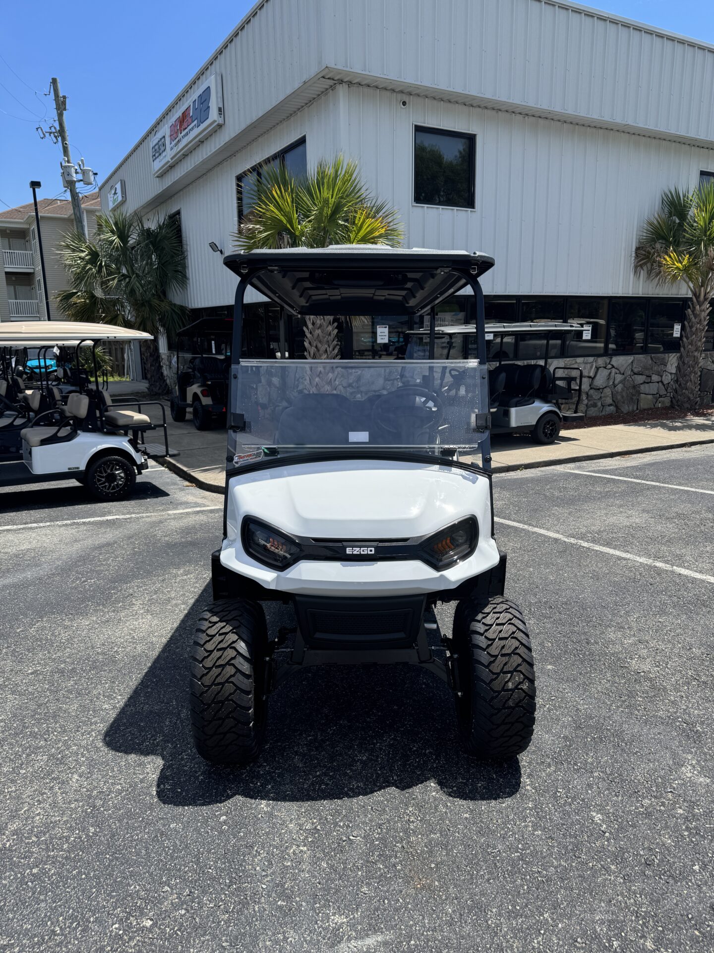 
								2026 E-Z-GO Express 6 Gas (lifted) full									
