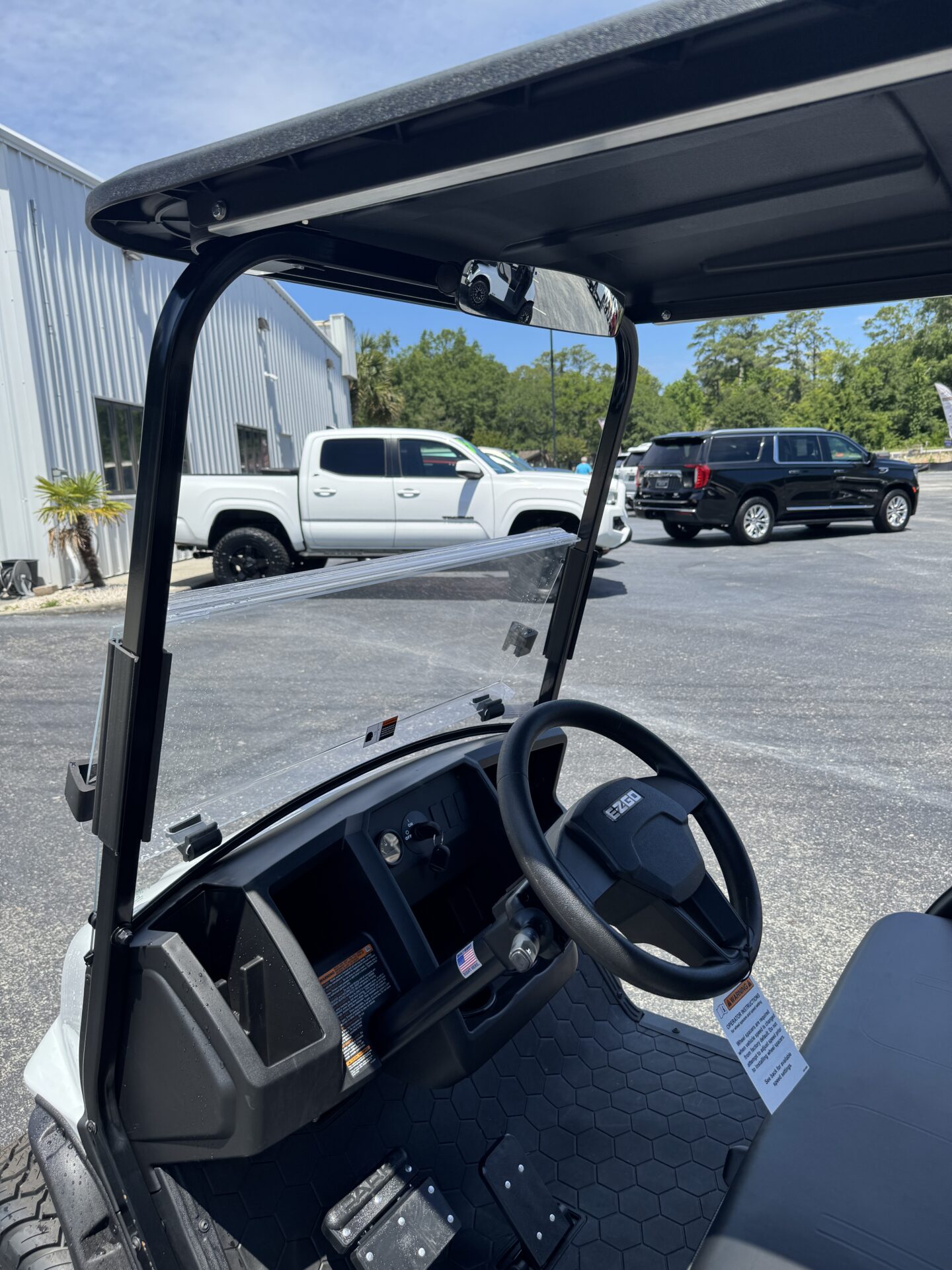 
								2026 E-Z-GO Express 6 Gas (lifted) full									