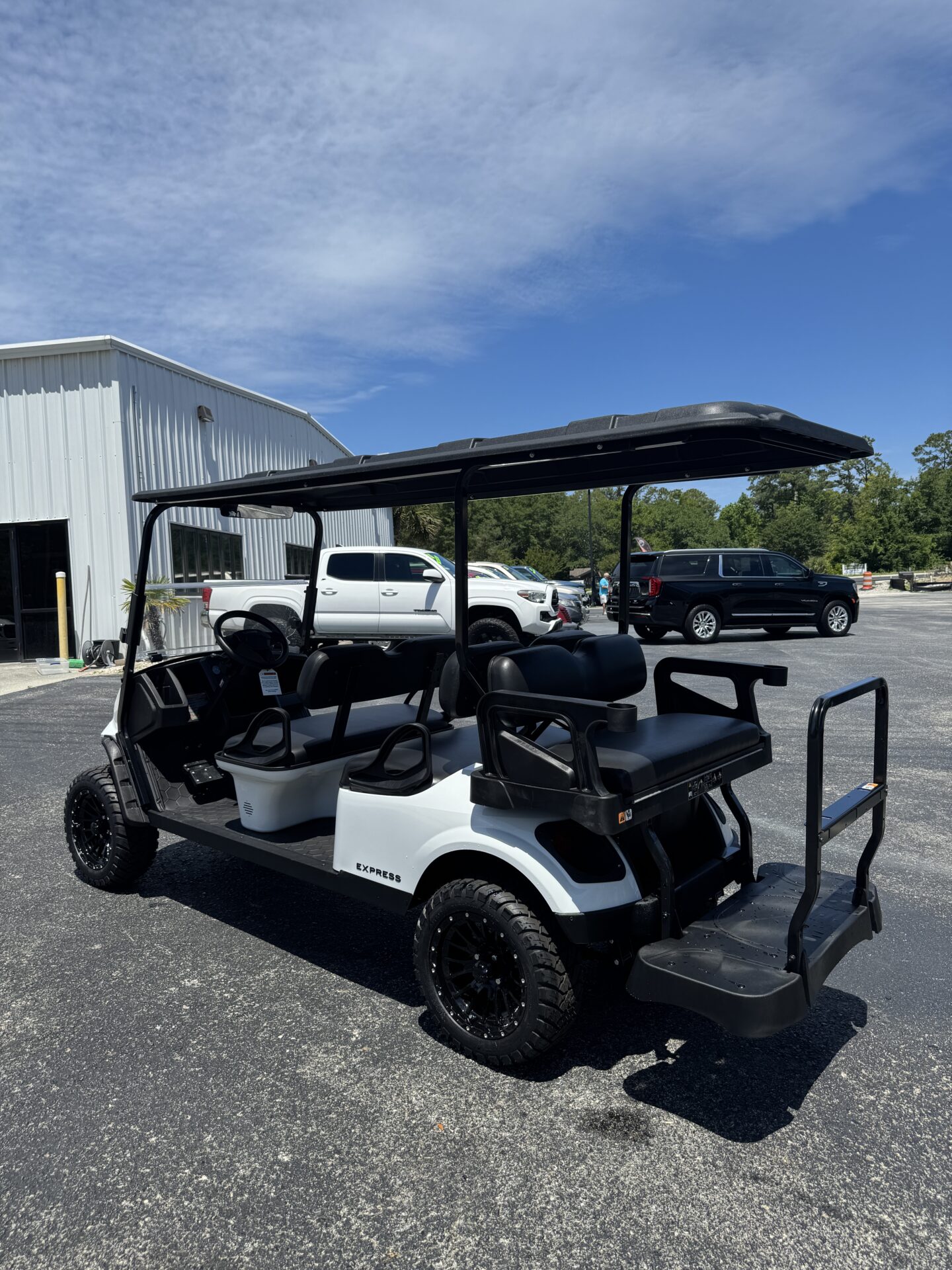 
								2026 E-Z-GO Express 6 Gas (lifted) full									