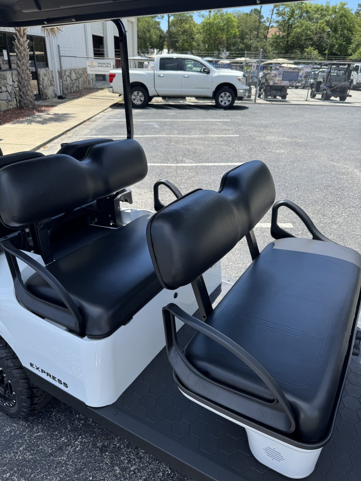 
								2026 E-Z-GO Express 6 Gas (lifted) full									