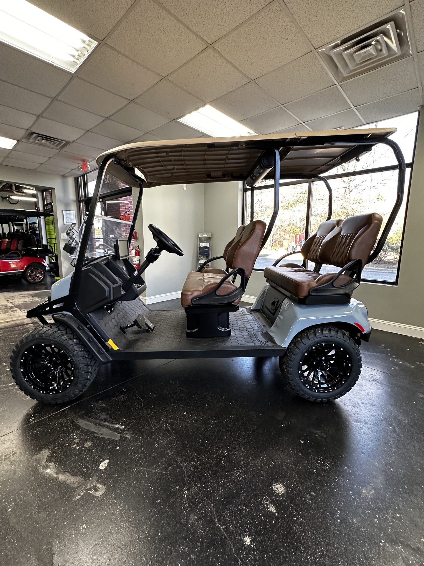 
								2026 E-Z-GO Liberty LSV ELiTE Lithium full									