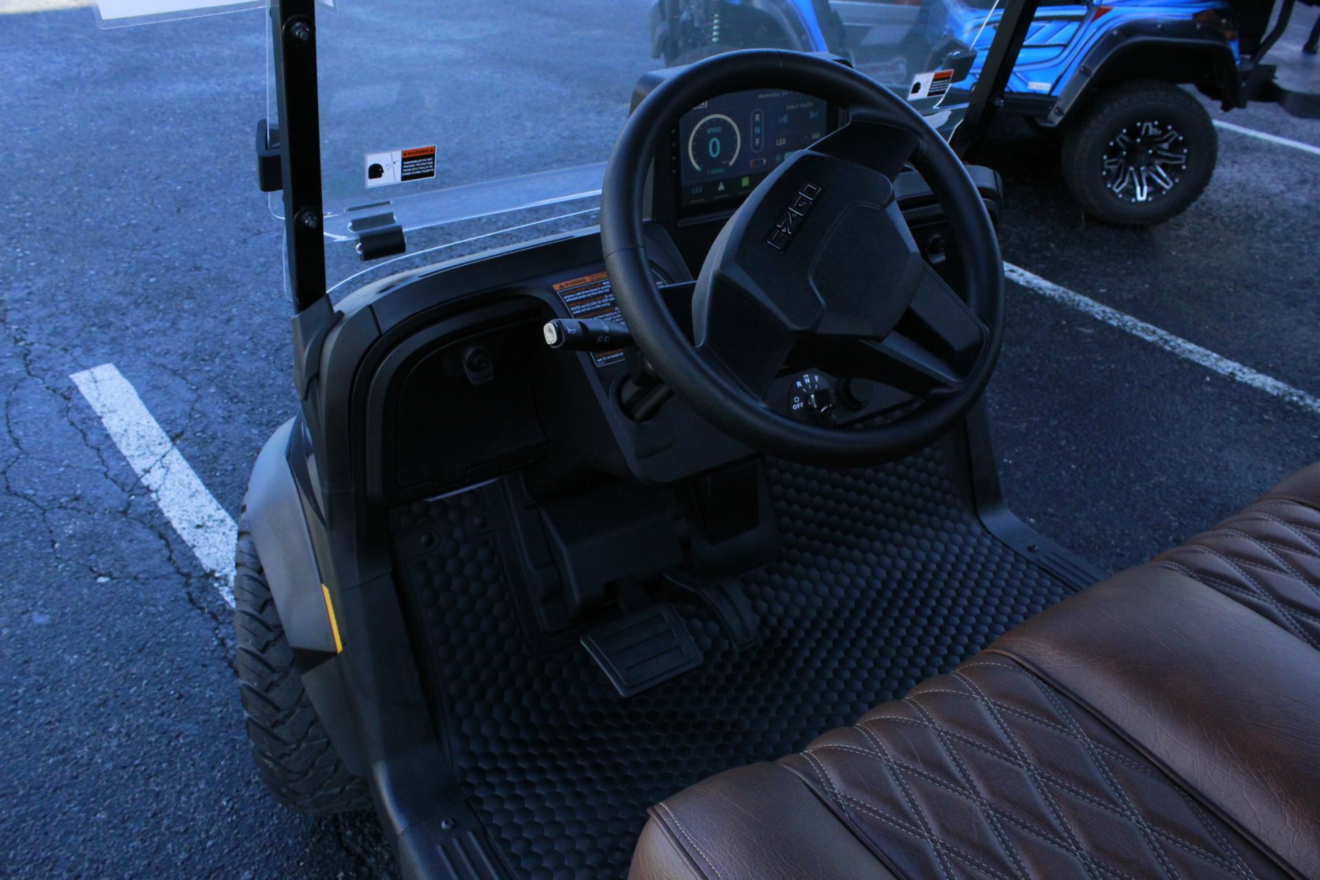 
								2026 E-Z-GO RXV 4 Summit XT Elite Lithium full									