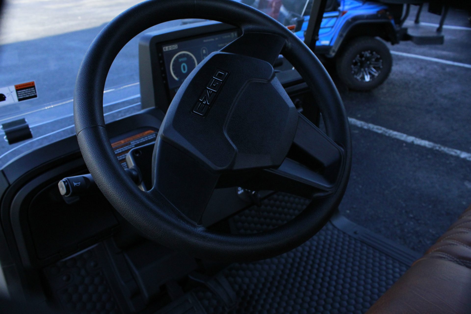 
								2026 E-Z-GO RXV 4 Summit XT Elite Lithium full									
