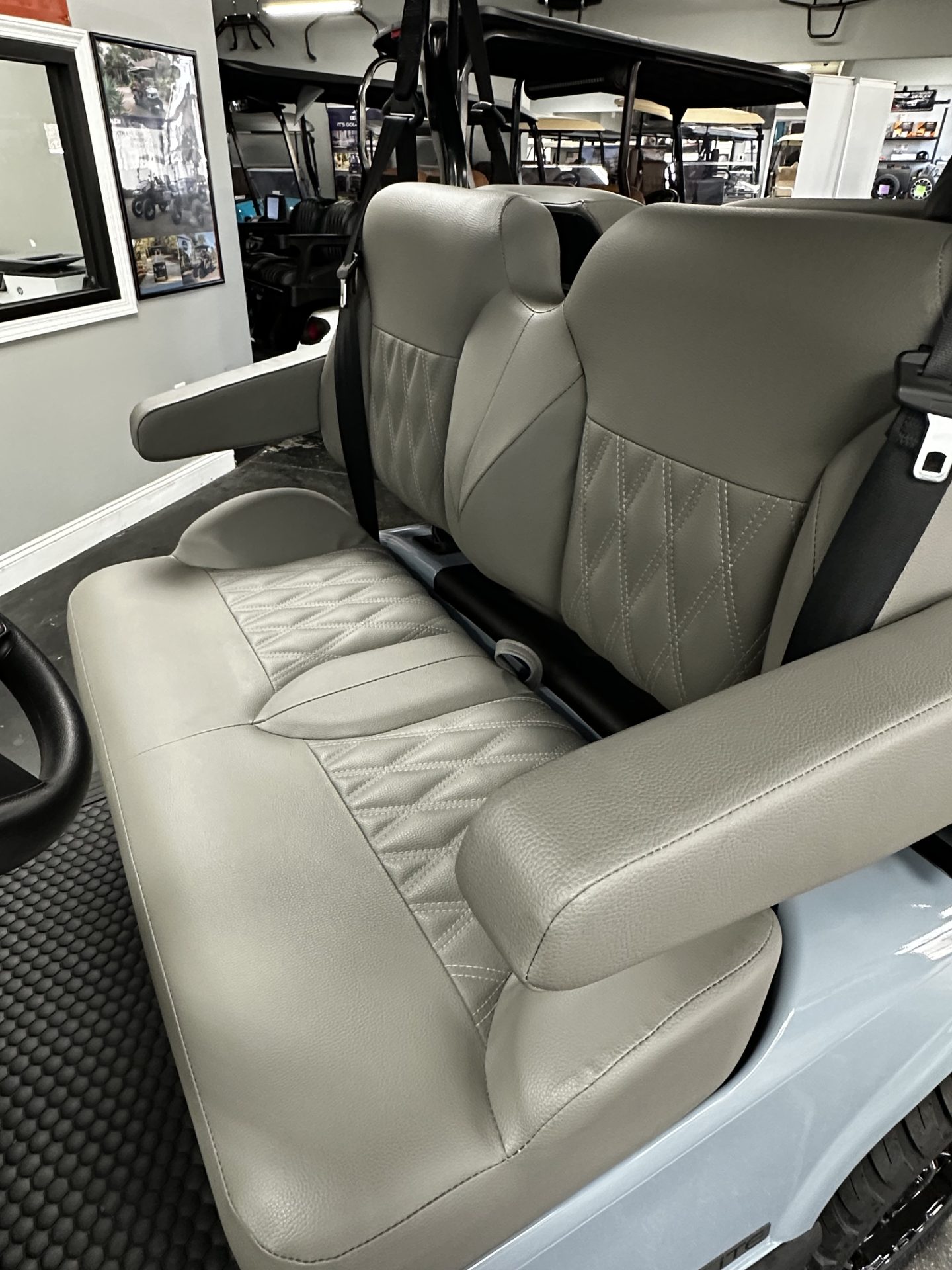 
								2026 E-Z-GO RXV 4 Summit XTL Elite Lithium full									