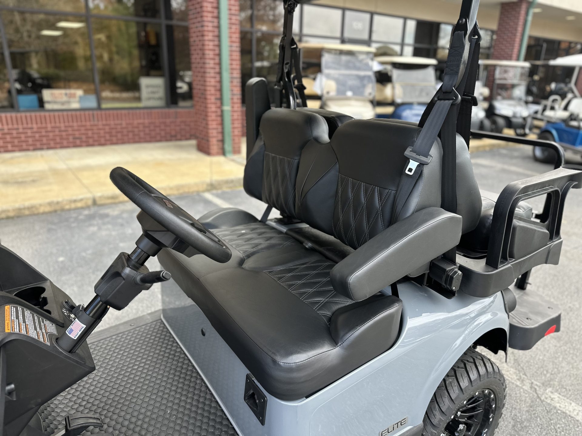 
								2026 E-Z-GO RXV 4 Summit XTL Elite Lithium full									