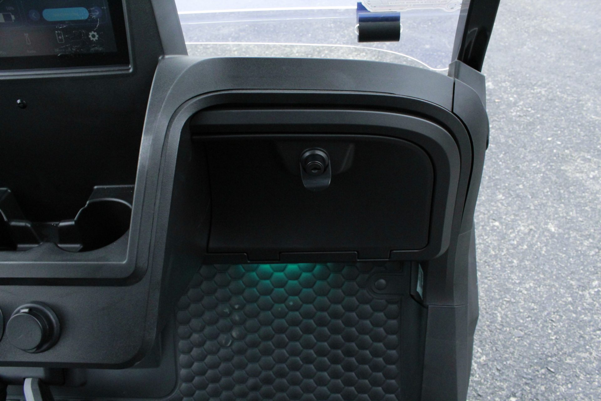 
								2026 E-Z-GO RXV 4 Summit XTL Elite Lithium full									
