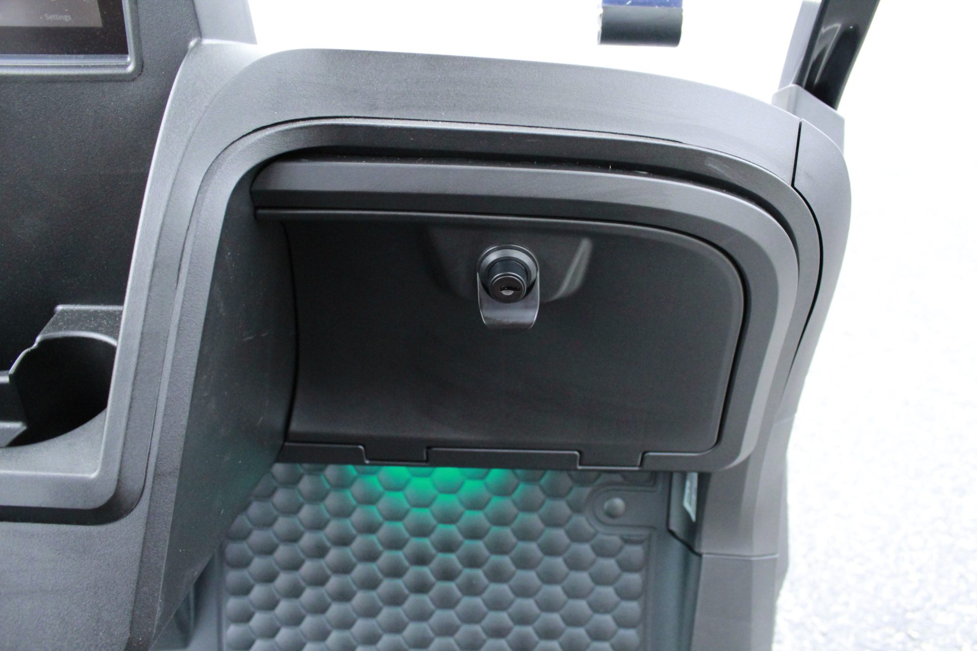 
								2026 E-Z-GO RXV 4 Summit XTL Elite Lithium full									