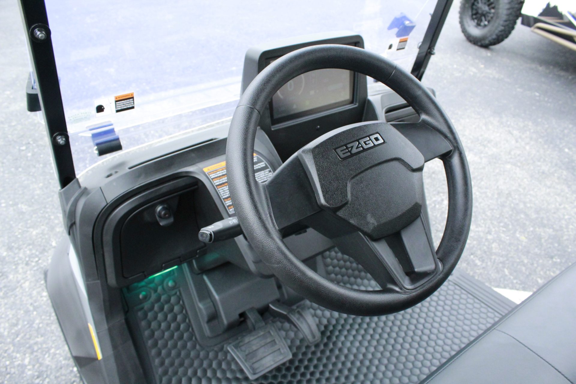 
								2026 E-Z-GO RXV 4 Summit XTL Elite Lithium full									