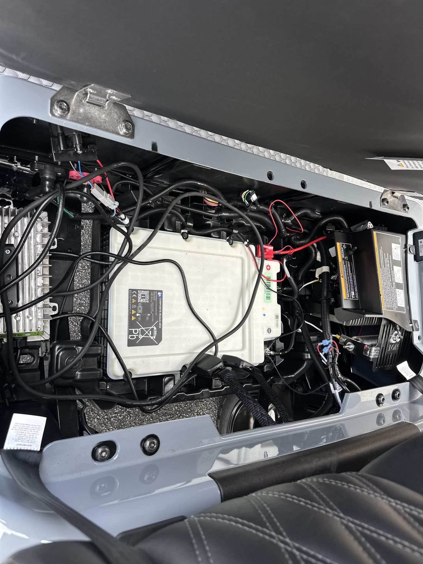 
								2026 E-Z-GO RXV 4 Summit XTL Elite Lithium full									