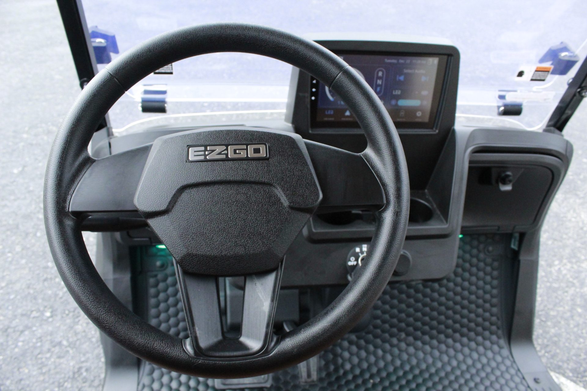 
								2026 E-Z-GO RXV 4 Summit XTL Elite Lithium full									