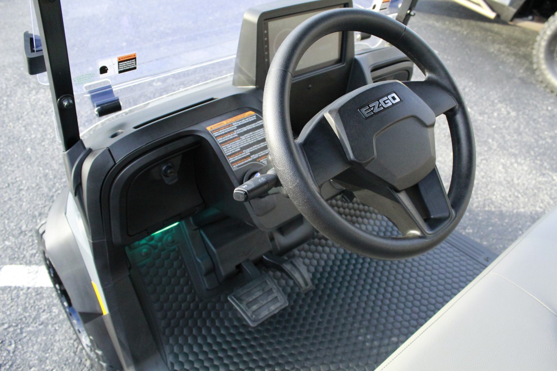 
								2026 E-Z-GO RXV 4 Summit XTL Elite Lithium full									