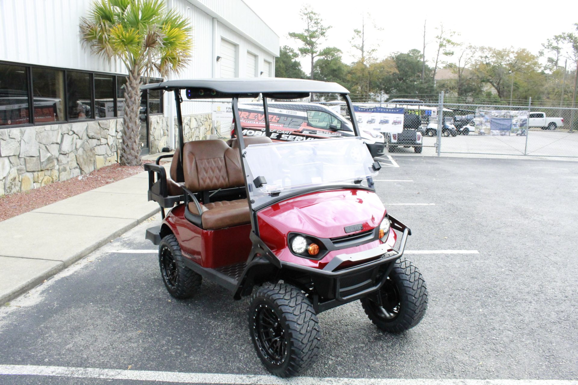 
								2026 E-Z-GO RXV® Gas full									