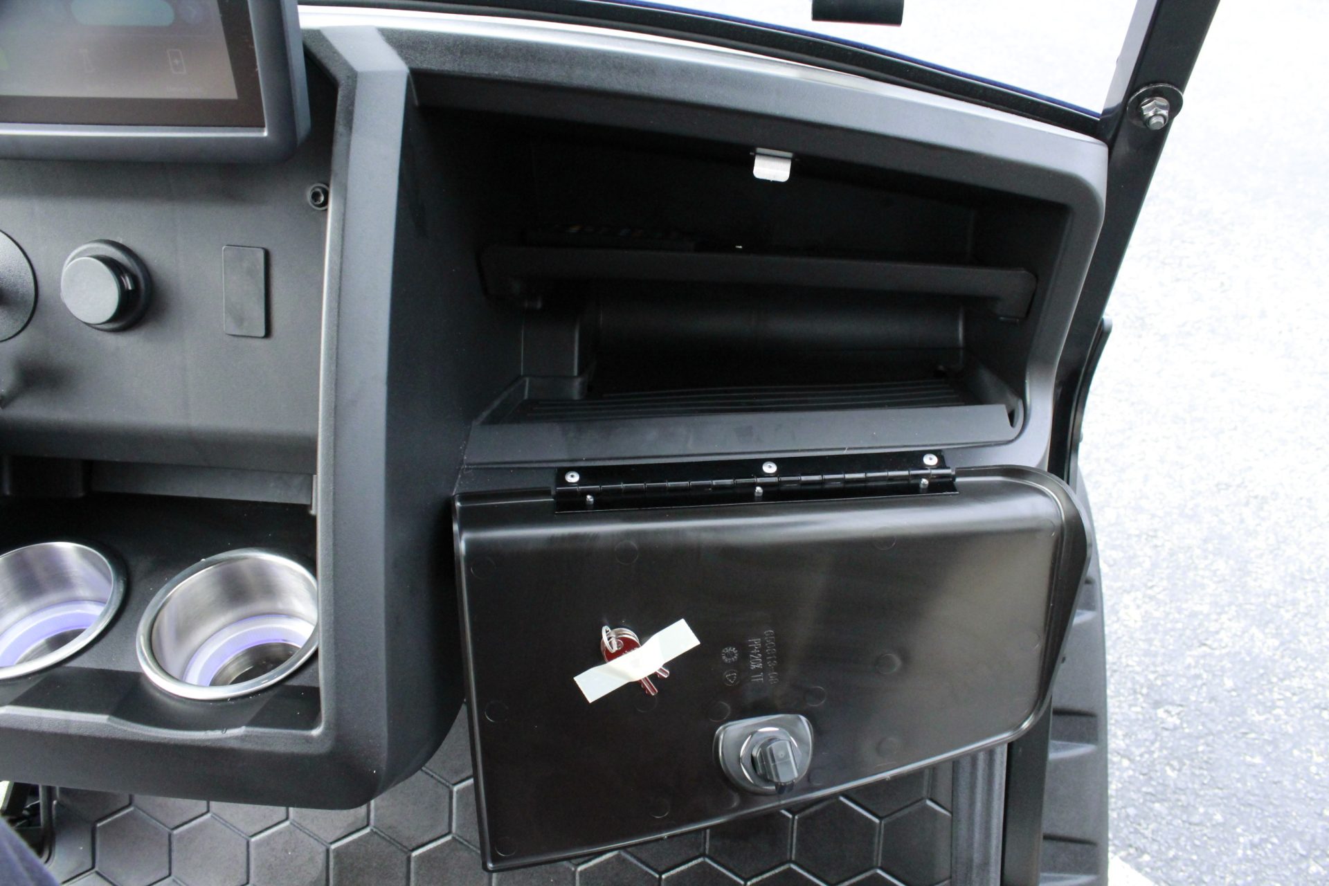 
								2026 E-Z-GO RXV® Gas full									
